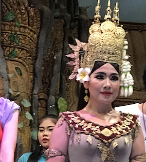 王国の宮廷の雰囲気が伝わってくるアプサラダンスの鑑賞記 Koulen2 シェムリアップ カンボジア 演劇とかの感想文ブログ